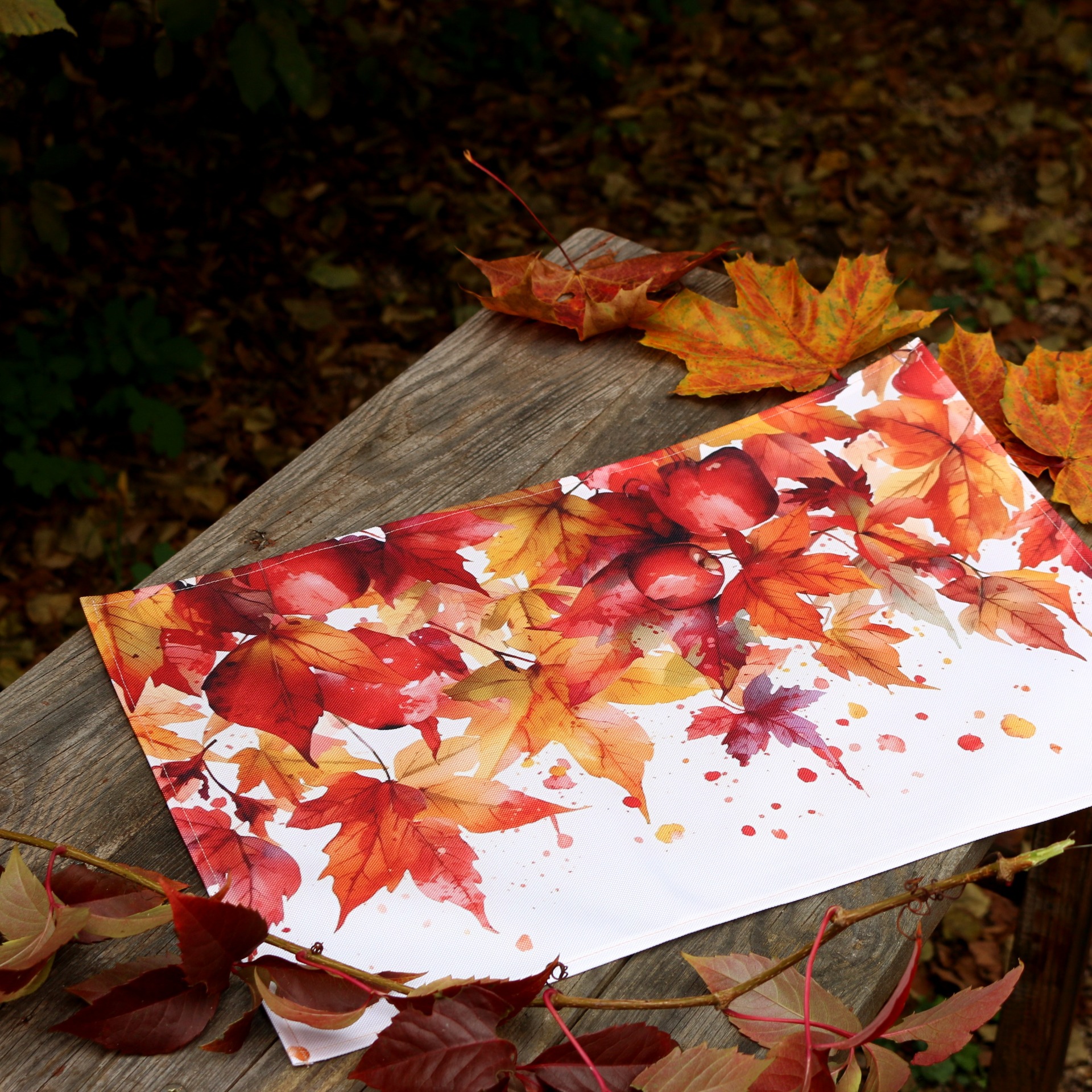 Prostírání podzimní listí